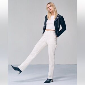 Ultra High Rise 90s Straight
Carpenter Jean